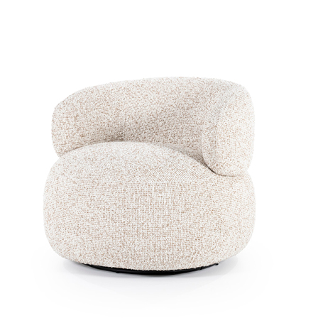 Zachte, beige gestoffeerde fauteuil met een rond, compact ontwerp, ideaal voor een gezellige zithoek.